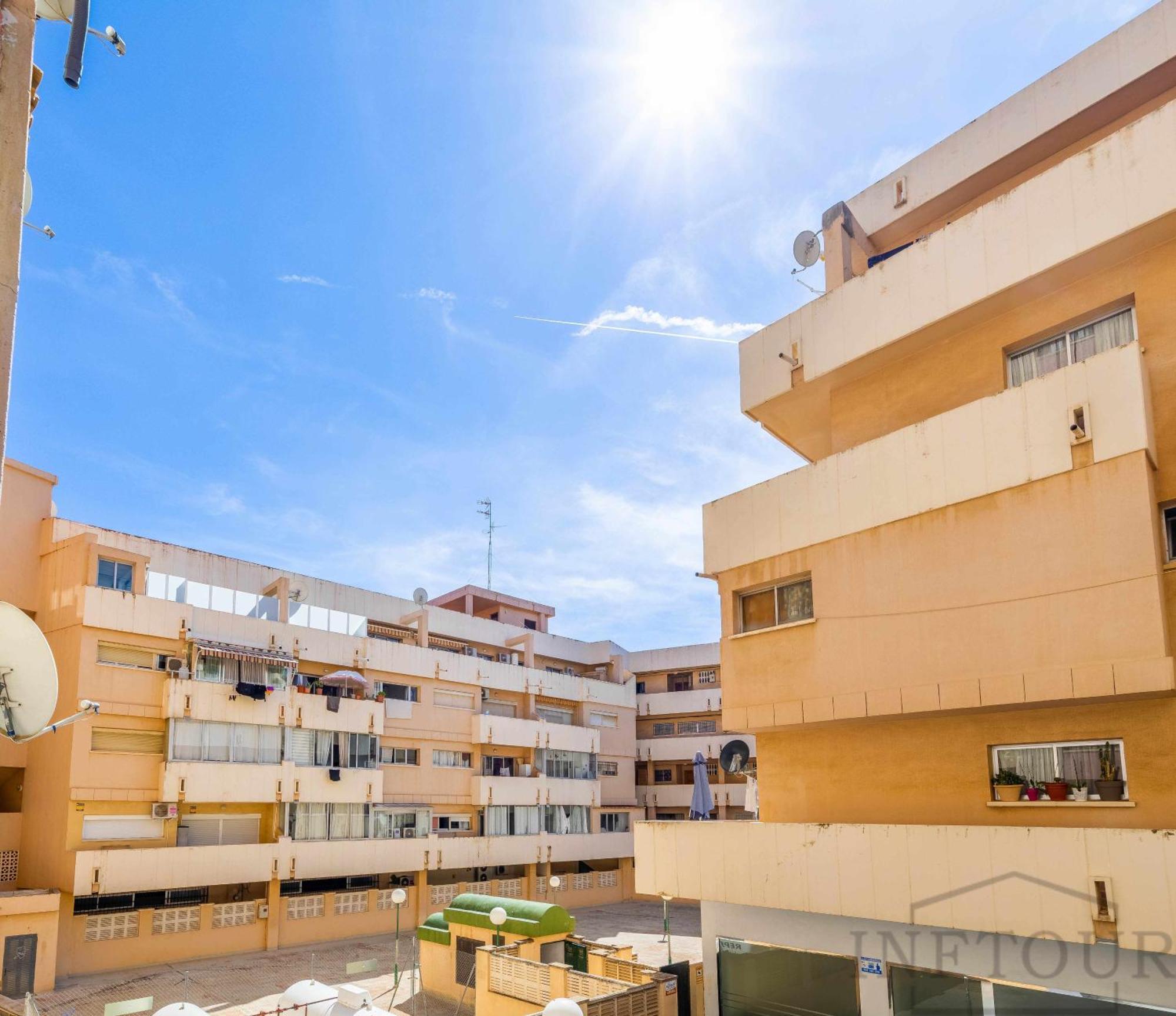 Inftour Medici Apartamento 卡尔佩 外观 照片